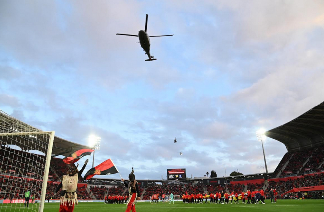 Un helicóptero HD.24 del Ala 49 del Ejército del Aire y del Espacio sobrevuela Son Moix 