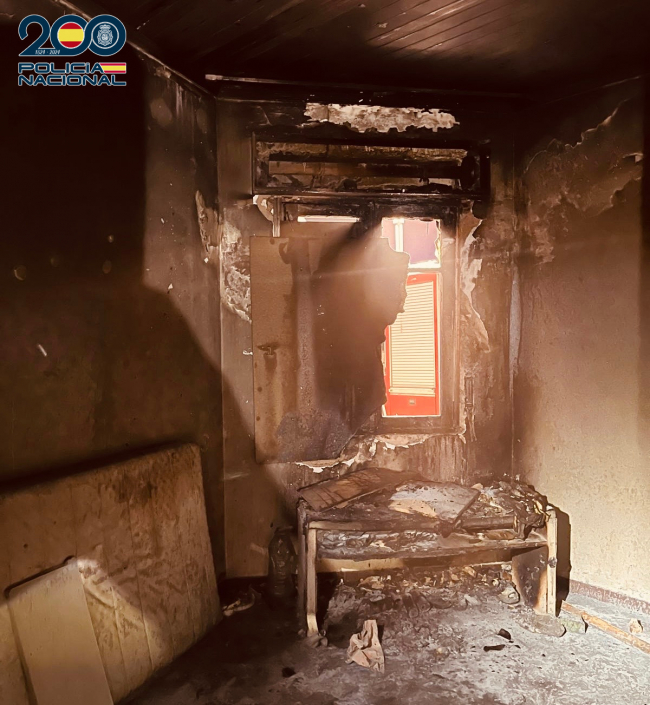 La Policía Nacional detiene a un varón por provocar un incendio en una vivienda con una persona en su interior