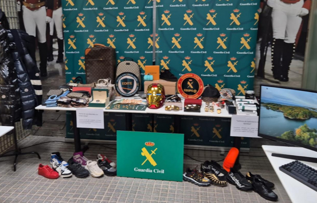 La Guardia Civil desarticula una
organización dedicada a cometer estafas bancarias