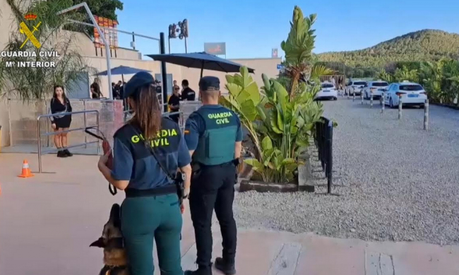La Guardia Civil refuerza los dispositivos de seguridad ciudadana por la apertura de los locales de ocio en la isla de Ibiza