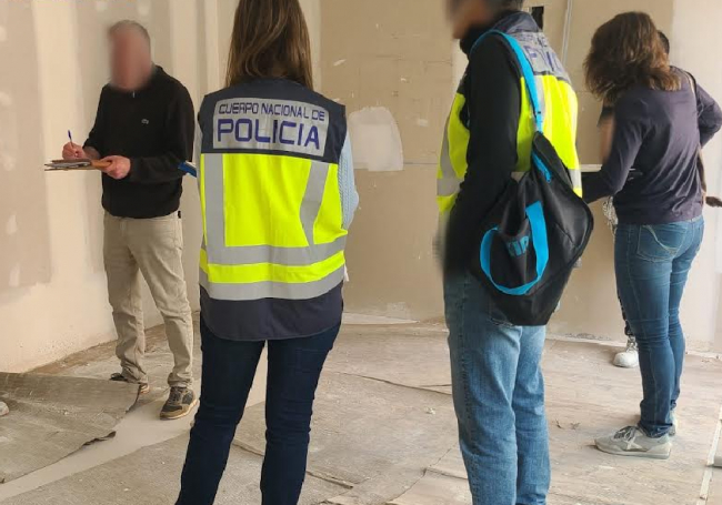 La Policía Nacional realiza inspecciones en centros laborales por distintas irregularidades detectadas