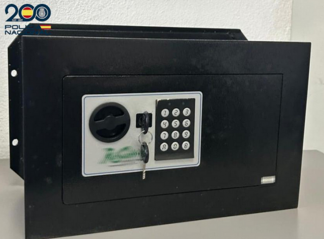 La Policía Nacional detiene a tres mujeres por la sustracción de relojes de alta gama y cargos fraudulentos