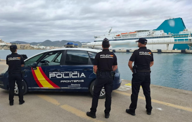 La Policía Nacional detiene a una pareja por abandonar un crucero y negarse a pagar la factura 