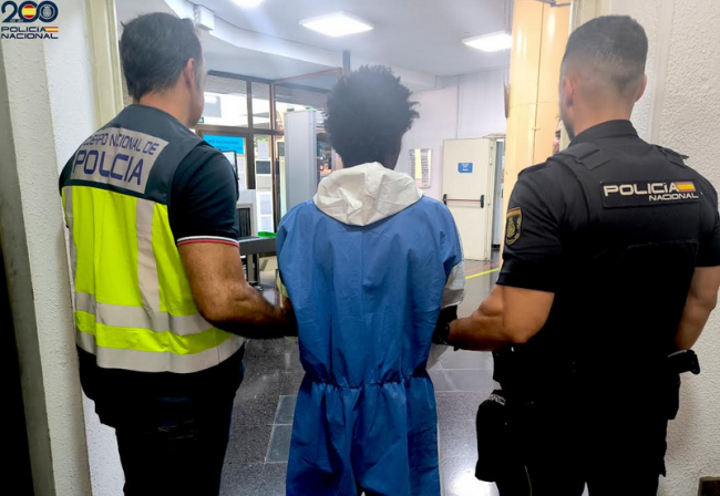 La Policía Nacional detiene a un hombre por apuñalar a otro con unas tijeras 