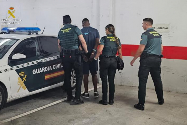 La Guardia Civil ha detenido a un varón por un delito de lesiones graves a un guarda de seguridad