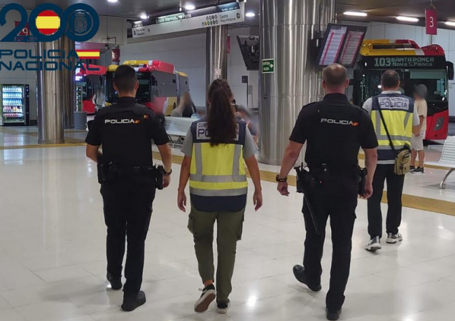 La Policía Nacional detiene a un hombre por agredir sexualmente a un joven en unos baños públicos de la estación intermodal