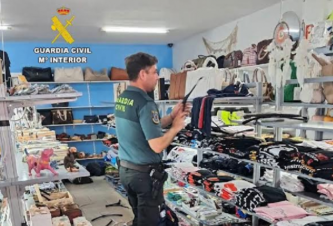 Incautados 1668 artículos falsificados en inspecciones
realizadas en dos comercios