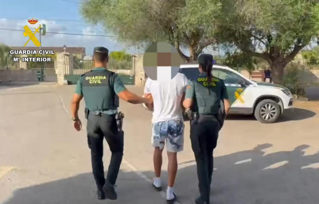 La Guardia Civil ha detenido a dos personas por apuñalar a un hombre en las fiestas de Cala Pi