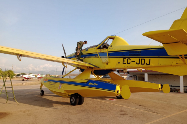 El Govern envía un avión anfibio a Extremadura para ayudar en las tareas de extinción de los graves incendios forestales que afectan a la zona