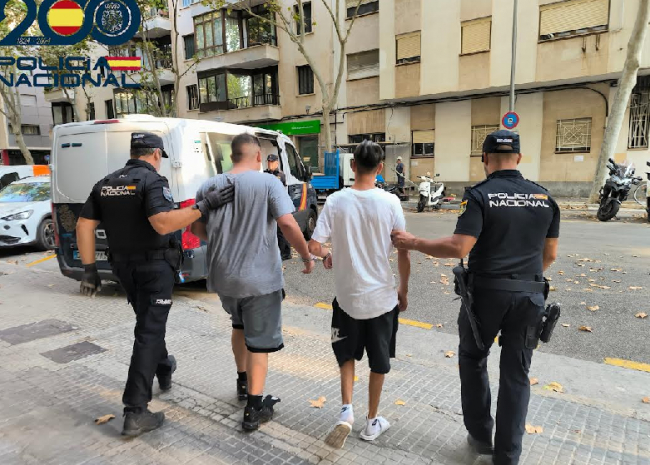 La Policía Nacional detiene a tres jóvenes por varios robos en concesionarios de coches