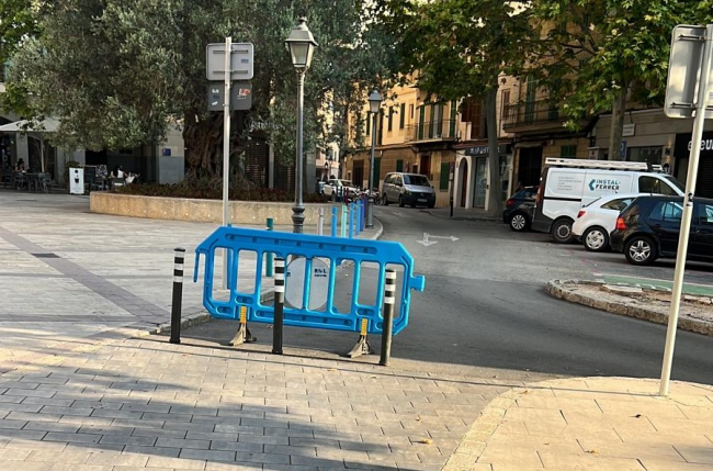 El PP de Manacor denuncia el cierre de la plaza del Cós durante el mes de agosto sin explicaciones y con el “silencio cómplice” del PSOE