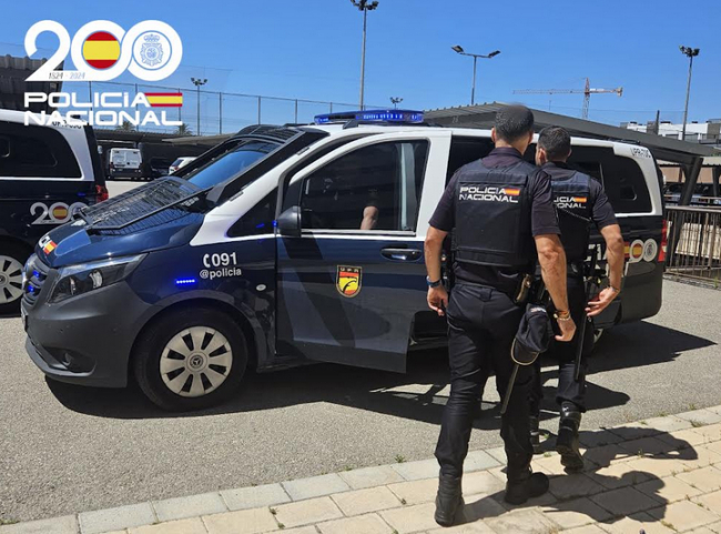  La Policía Nacional detiene a un hombre por acuchillar a una mujer 