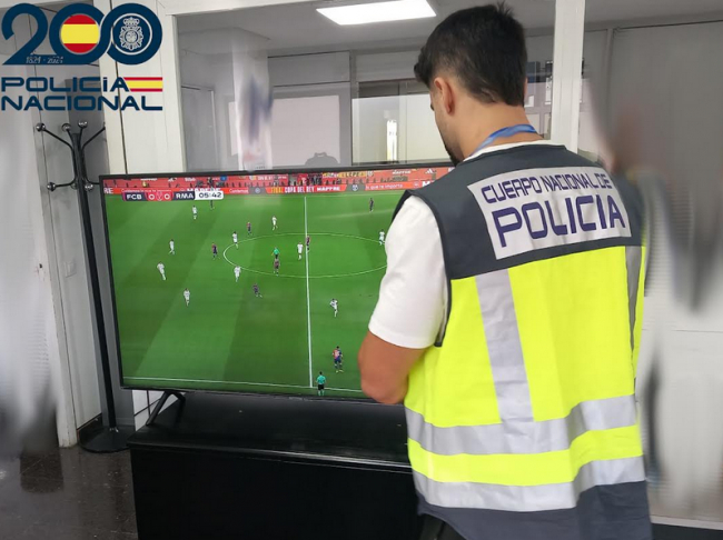La Policía Nacional imputa al propietario de un bar de Palma por la emisión ilegal de partidos de fútbol 
