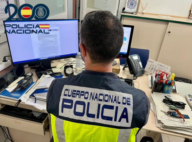 La Policía Nacional imputa a dos menores que utilizaban un programa de IA para manipular fotografías de chicas dejándolas desnudas