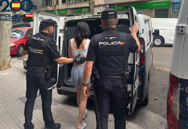 La Policía Nacional de Palma detiene a una mujer  por robar en varios establecimientos  