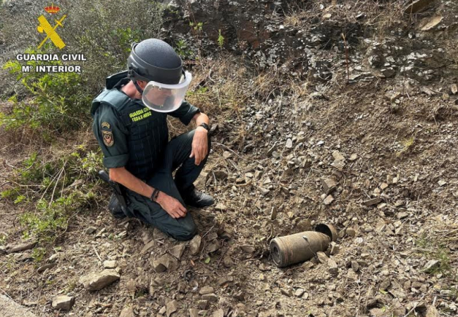 La Guardia Civil neutraliza un proyectil de artillería en el municipio de Alaior