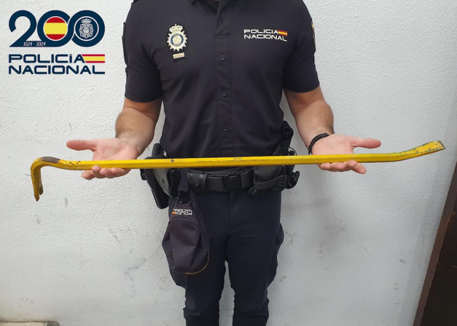 La Policía Nacional detiene a dos hombres por dañar un inmueble para tratar de ocuparlo