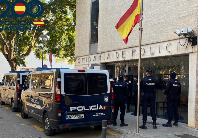 La Policía Nacional detiene a un varón por masturbarse en el interior de una furgoneta ante una menor que caminaba por la calle en Manacor