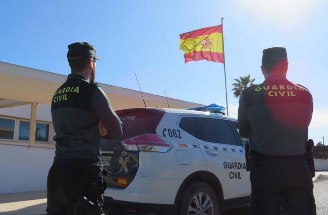 La Guardia Civil de Formentera detiene a un hombre que amenazaba a los viandantes con un arma simulada