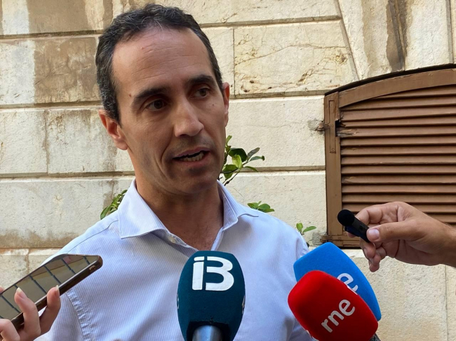 El presidente del IMAS acusa al Gobierno de España de menospreciar a Mallorca y abandonar a los menores migrantes ante la emergencia