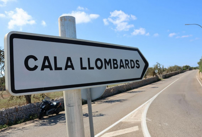El Camí de Cala Llombards serà
completament reasfaltat i senyalitzat amb una inversió de gairebé 900.000 €