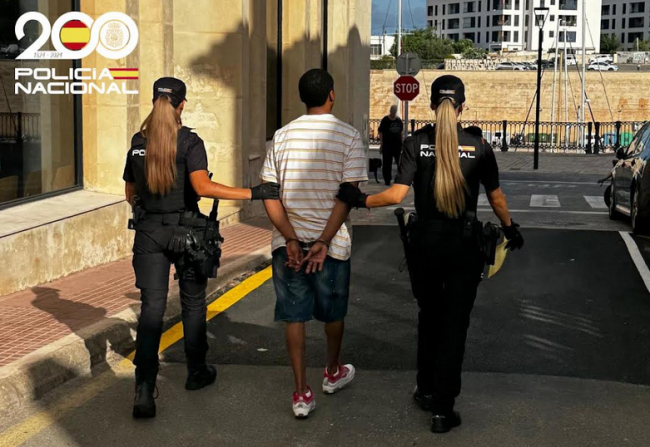 La Policía Nacional detiene a dos personas por apuñalar a un hombre en una pelea multitudinaria