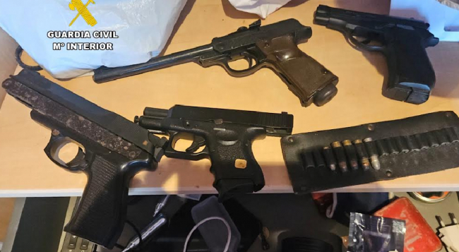 La Guardia Civil ha detenido a cinco personas que formaban parte de un grupo criminal especializado en cometer robos en domicilios