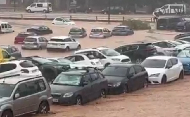 Emergencias pide extremar la precaución en la isla de Ibiza y Formentera a causa de las inundaciones provocadas por las fuertes lluvias y tormentas que han descargado en las últimas horas 