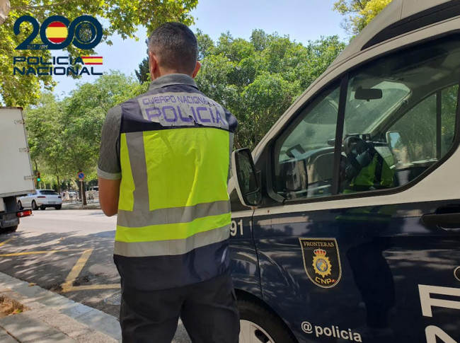 La Policía Nacional detiene a dos mujeres por contratar a personas, en situación irregular, para trabajar en su establecimiento