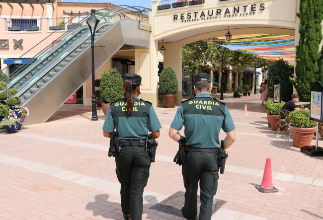 La Guardia Civil ha detenido a un varón como presunto autor de un delito continuado de hurto en establecimientos comerciales del municipio de Marratxí