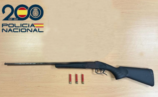 La Policía Nacional detiene a un varón por amenazar con un arma de fuego a varias personas