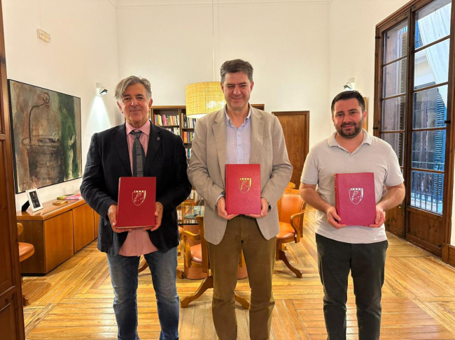 El Govern impulsa el proyecto de digitalización del Diccionari català-valencià-balear (DCVB) con una subvención directa