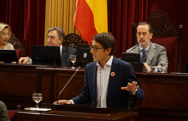 Iago Negueruela critica 'el escándalo semanal' de la mala gestión, con la compra de ambulancias que no pueden mandar 8 de cada 10 conductores de estos vehículos
