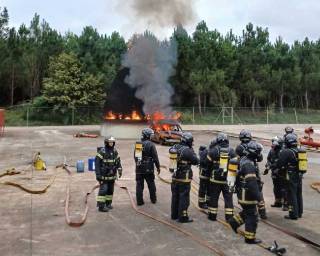 Los Bomberos de Mallorca refuerzan su formación en riesgos y medios de emergencia en Galicia