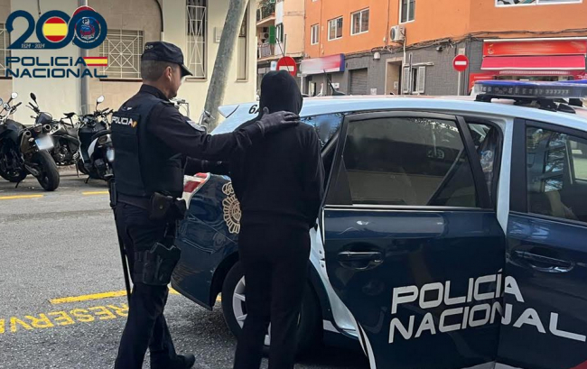 La Policía Nacional detiene a una mujer por estafar cerca de 50.000 euros a un hombre