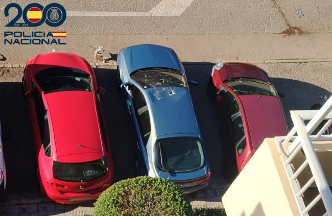 La Policía Nacional detiene a un varón por arrojar ladrillos y platos desde una azotea a la calle y amenazas a vecinos