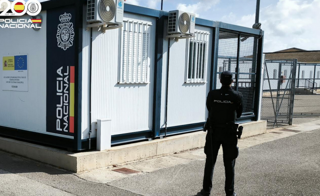 La Policía Nacional detiene a un patrón de una embarcación tipo patera