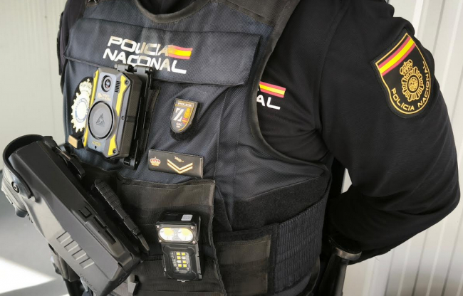 La Policía Nacional detiene a dos varones por robo con violencia de un teléfono móvil  en el barrio de Son Gotleu