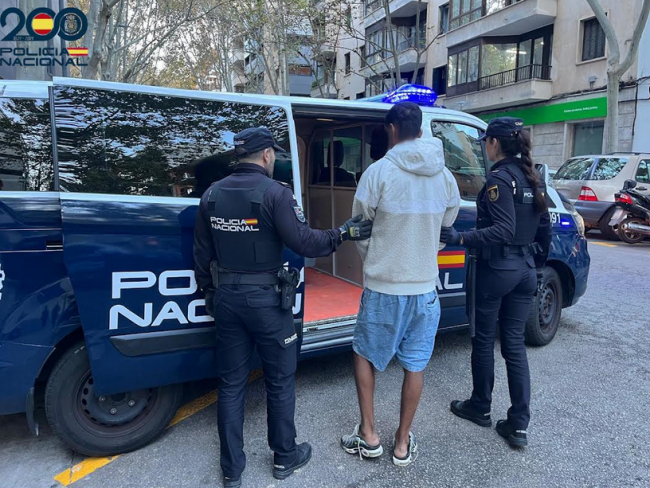 La  Policía Nacional detiene a un varón por dos delitos de robos con violencia