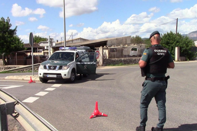 La Guardia Civil de Manacor detiene al conductor de un vehículo fugado en diferentes controles