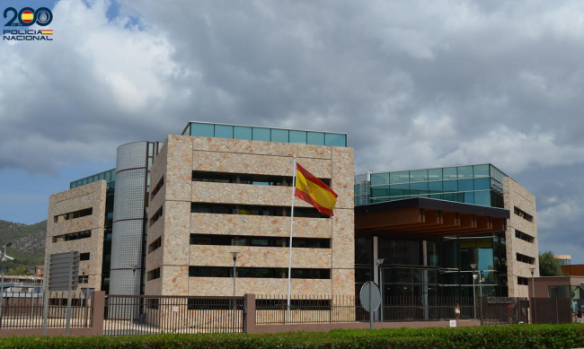 La Policía Nacional detiene a una mujer por entrar en una vivienda y llevarse consigo diversos efectos