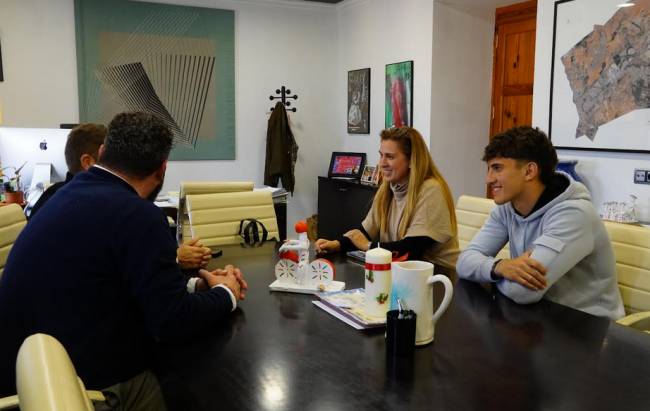 El Ajuntament de Marratxí recibe al piloto Marco Tapia tras culminar una temporada histórica 