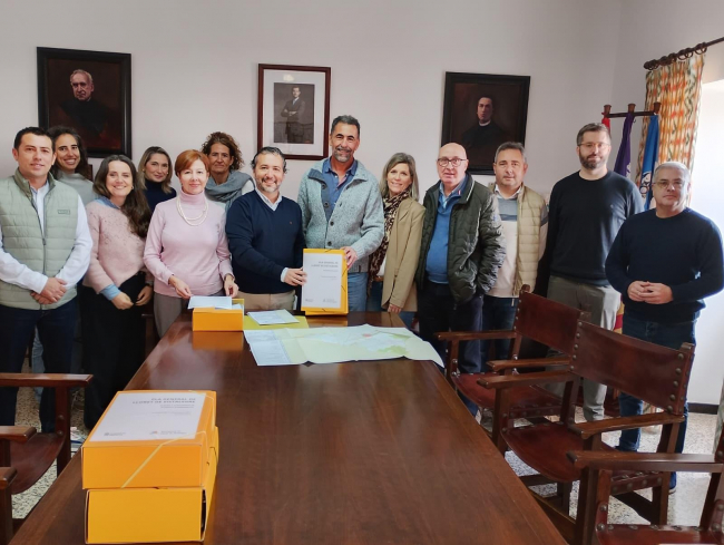 El Consell de Mallorca entrega un nuevo planeamiento urbanístico al Ayuntamiento de Lloret para su aprobación inicial