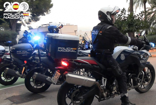 La Policía Nacional detiene a dos hombres y una mujer por robar a un varón más de 4.000 euros