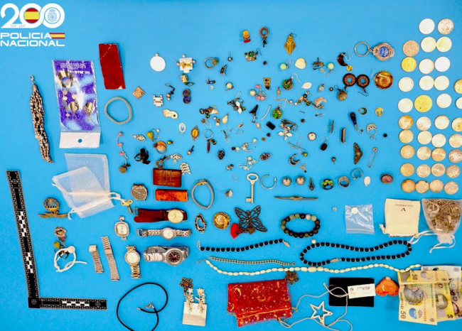 La Policía Nacional de Manacor detiene a dos menores por robar en tres domicilios apoderándose de objetos de valor, joyas y dinero en metálico