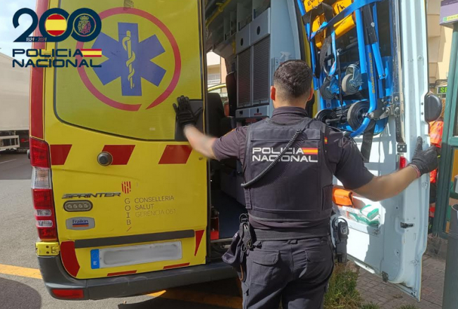 La Policía Nacional detiene a dos personas por amenazar y perturbar el servicio en dos centros hospitalarios