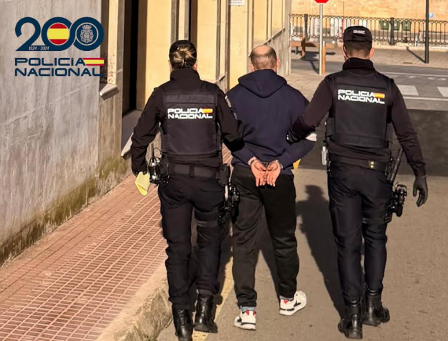 La Policía Nacional detiene a un varón por entrar y robar en cuatro establecimientos distintos