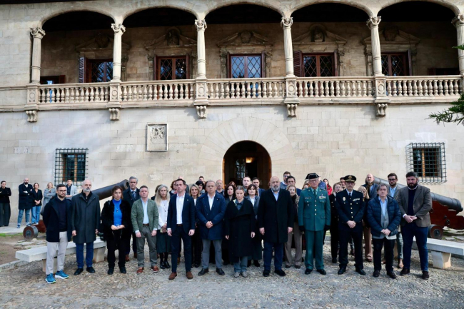 Minuto de silencio convocado por el Govern con motivo del asesinato de una mujer víctima de violencia machista en Palma
