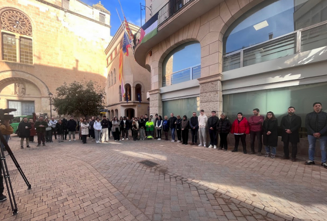 El Ayuntamiento de Manacor, el Patronat de Sant Antoni y la Banda de Música acuerdan cambiar el protocolo de las fiestas de Sant Antoni como muestra de pésame para el joven fallecido esta madrugada