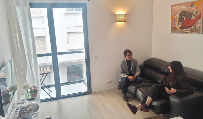 El PSIB-PSOE acusa al PP, desde un piso turístico ilegal en Palma, de entregar las viviendas de los residentes en la plataforma AirBNB